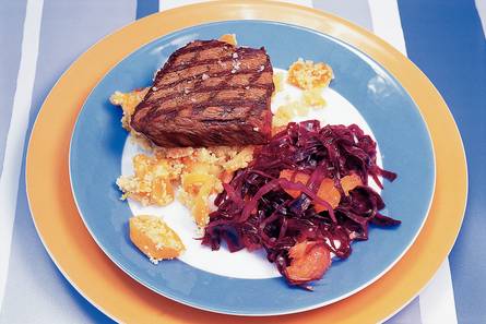 Gegrilde biefstuk met rodekool