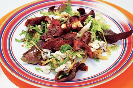 Eikenbladsalade met kippenlevertjes