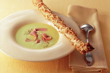 Koude avocadocrèmesoep met ham
