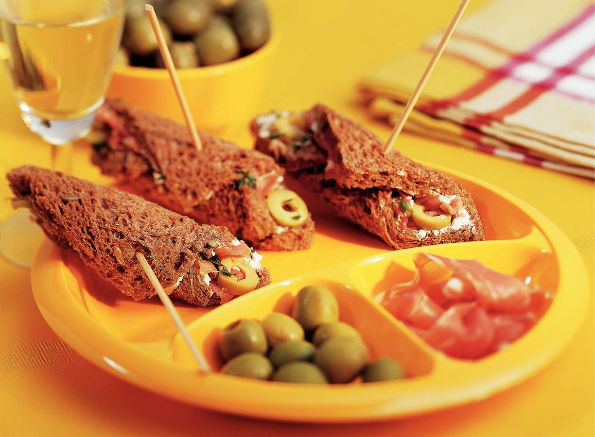 Sandwichrolletjes met citroenolijven
