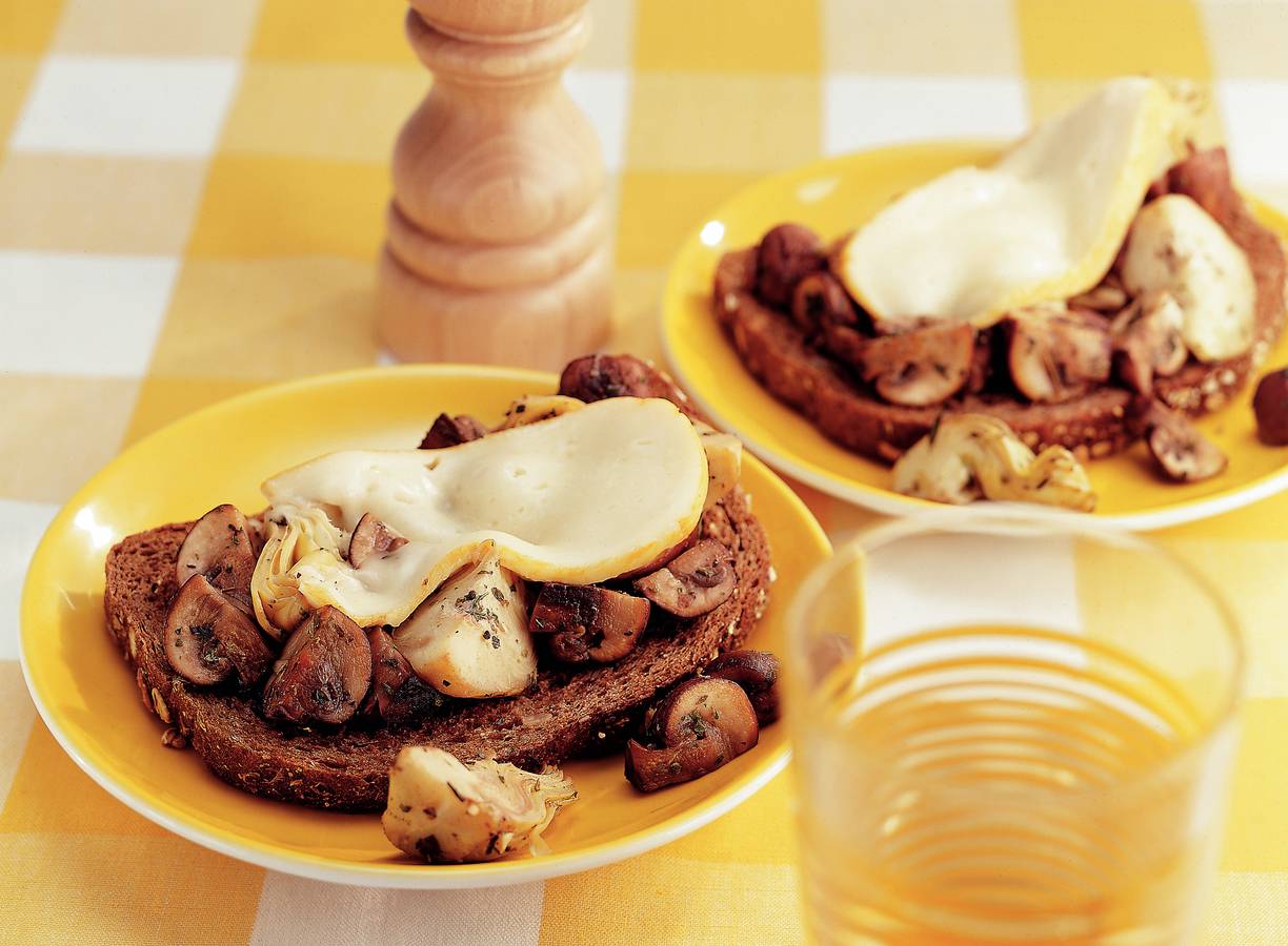 Paddestoelensandwich met artisjokharten en chaumes