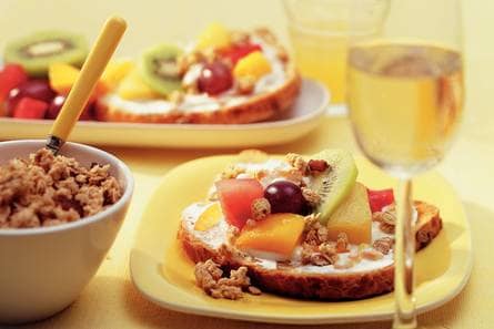 Fruitsand­wich met yog­hurt