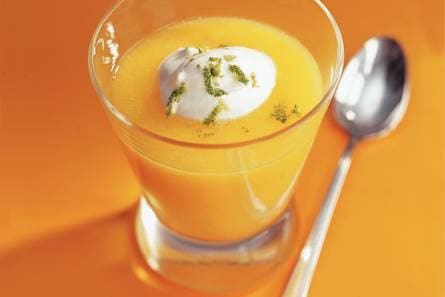 Mangosoep met limoenyoghurt