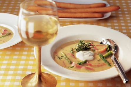 Mosterdsoep met asperges en ham