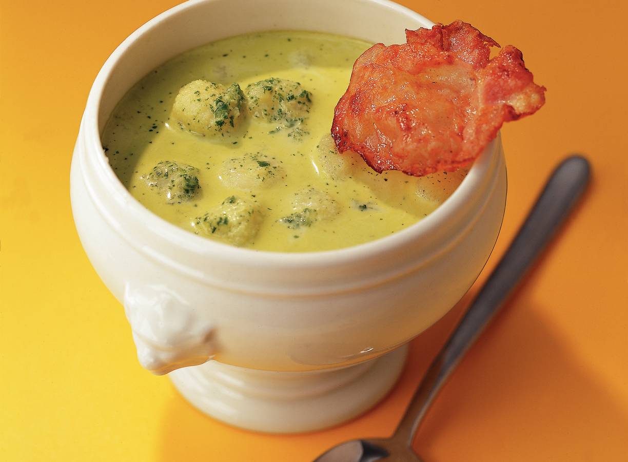 Rucolasoep met aardappel en bacon