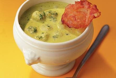 Rucolasoep met aardappel en bacon
