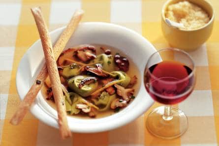 Paddestoelenbouillon met tortelloni