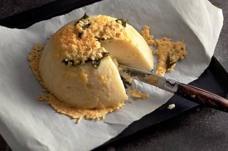 Hollandse polenta met een krokant kaaslaagje