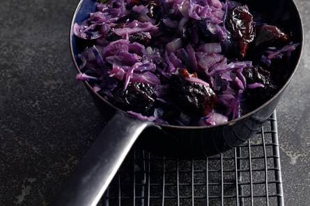 Rodekool met pruimen