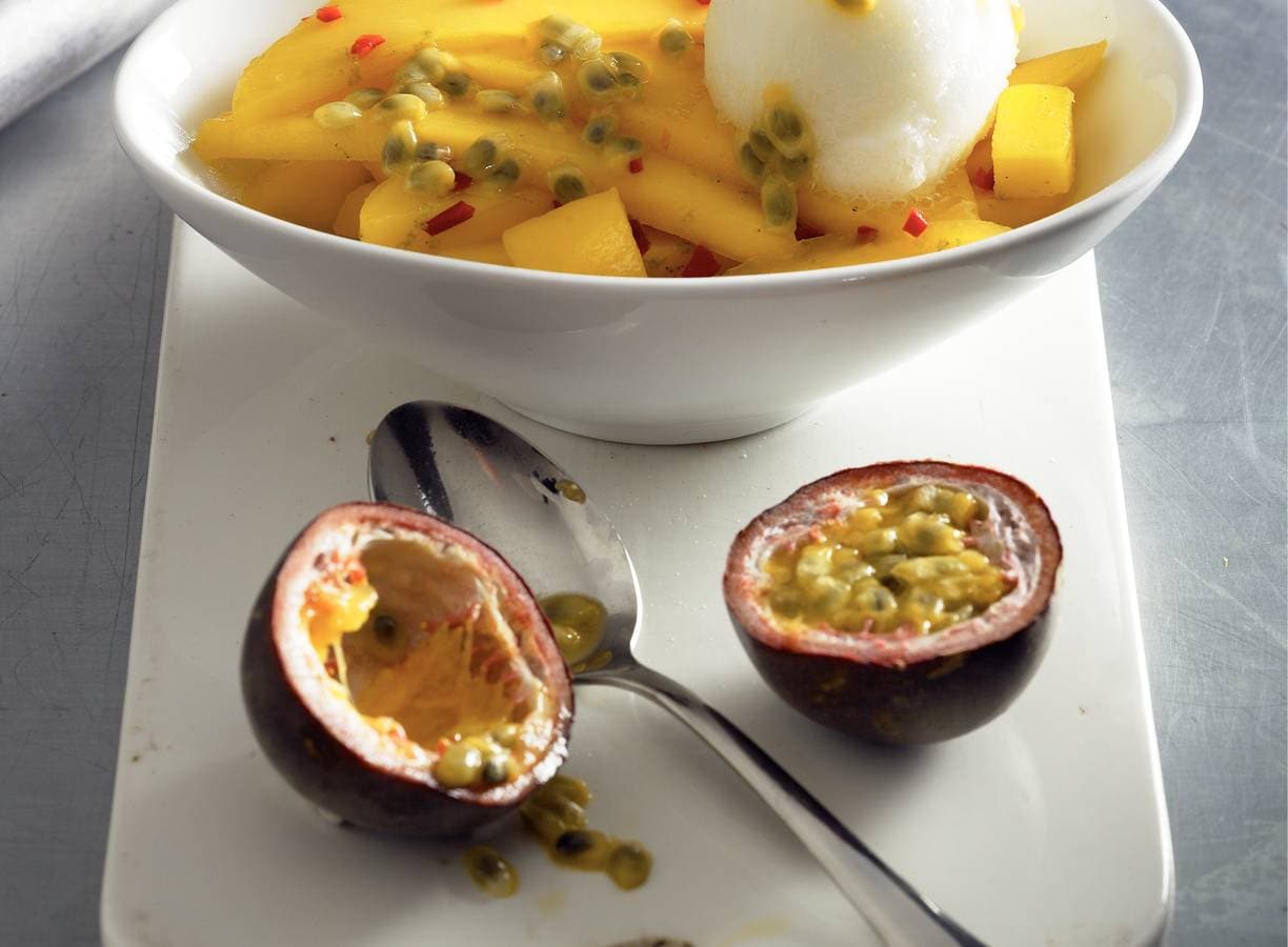 Mango met rode peper, passievrucht en citroenijs