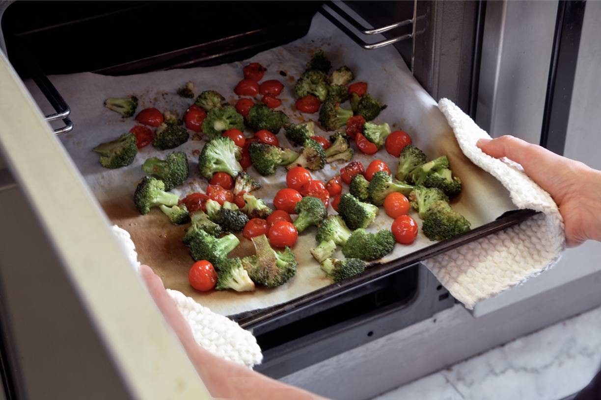 Gegrilde broccoli met tomaatjes en balsamico