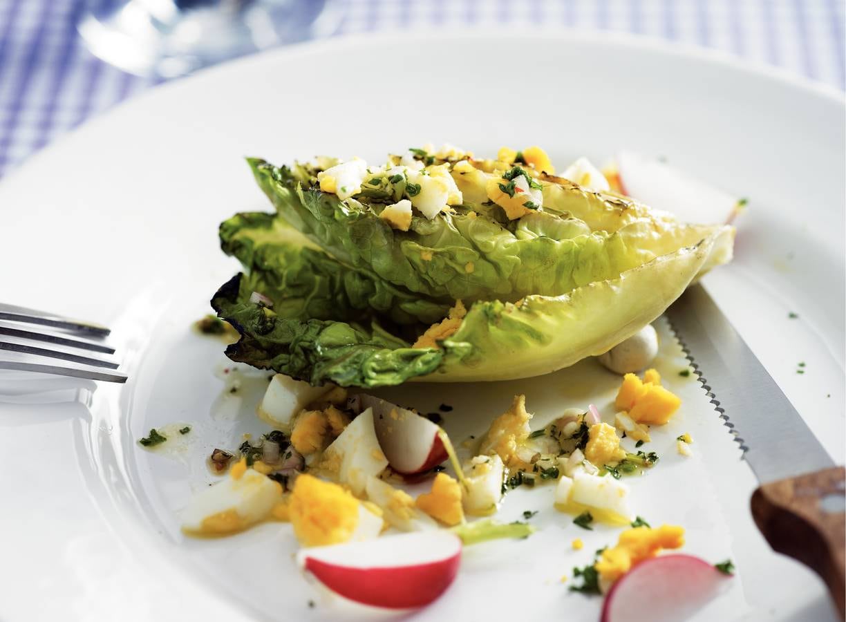 Gegrilde gemsla met eivinaigrette