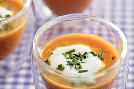 Tomatencappuccino met voorjaarskruiden