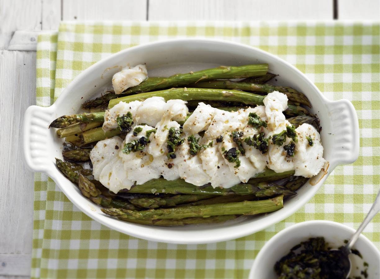 Kabeljauw met asperges en rucolasalsa