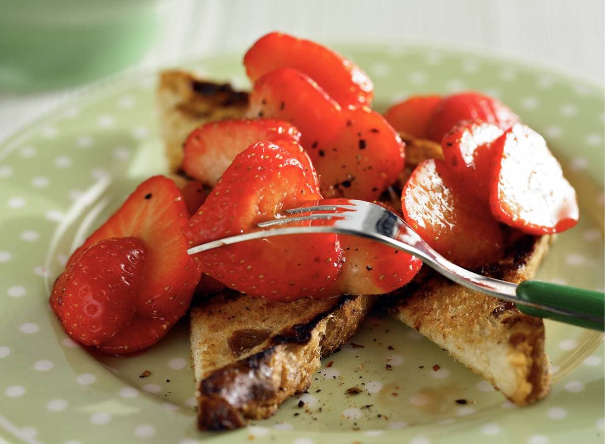 Rozijnenbruschetta met Italiaanse aardbeien