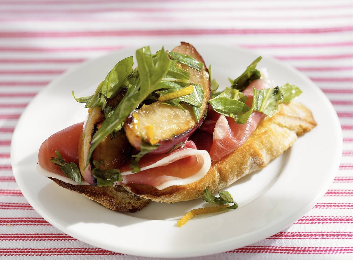 Crostini met gegrilde prei en pancetta