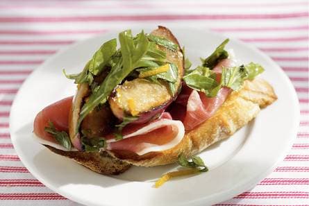 Crostini met gegrilde prei en pancetta