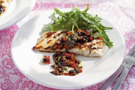 Gegrilde tilapia met basilicumdressing
