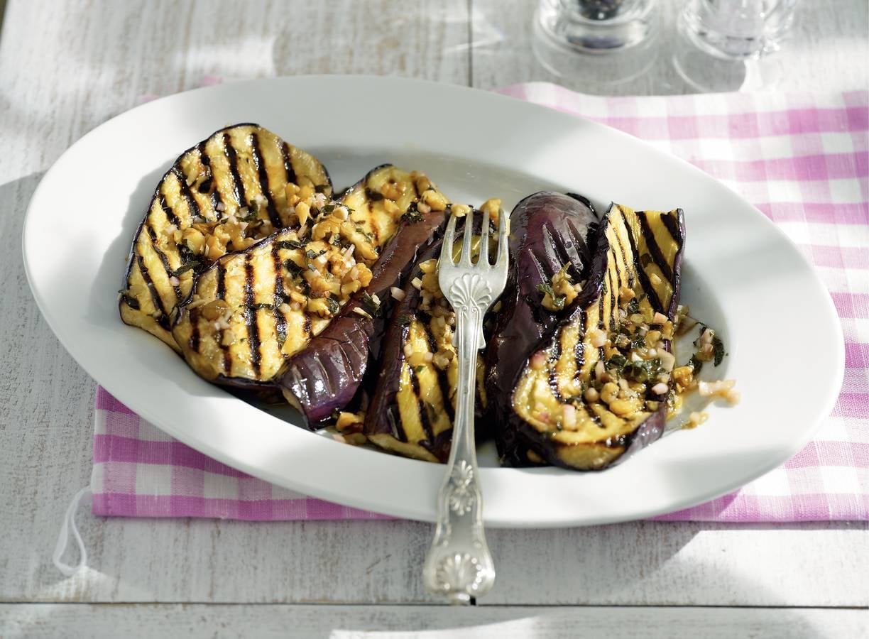 Gegrilde aubergines met munt