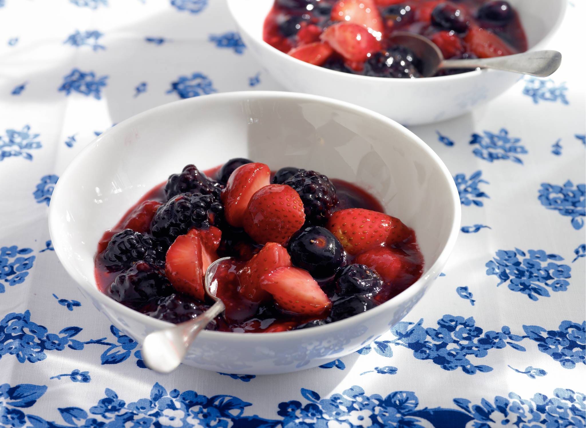 Rood Zomerfruit In Rode Saus Recept Allerhande Albert Heijn