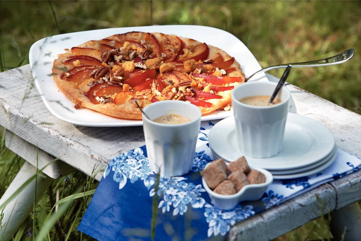 Pruimentaart met pecankruimels