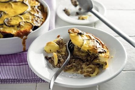 Moussaka met citroenyoghurt