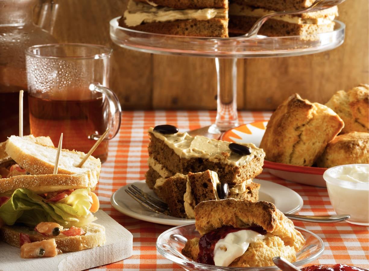 Scones met mascarpone en frambozen-sinaasappeljam