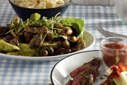 Geroosterde paddestoelen met balsamicodressing