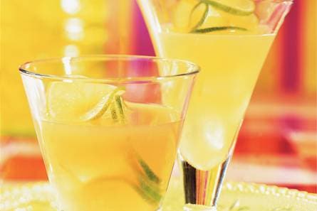 Frisse fruitdrank: limoen-ananasdrank