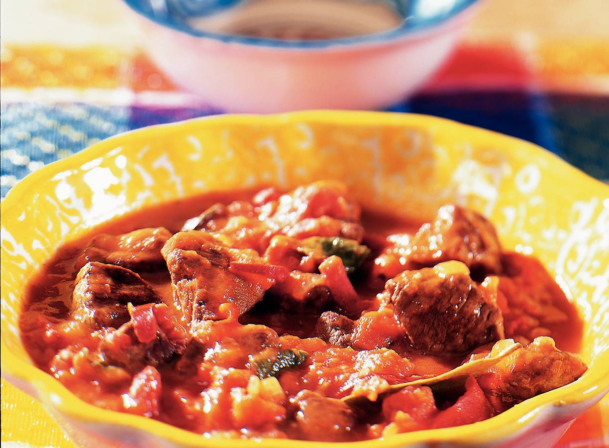 Mals rundvlees in pittige tomatensaus