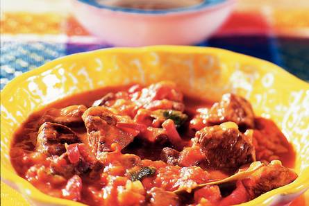 Mals rundvlees in pittige tomatensaus