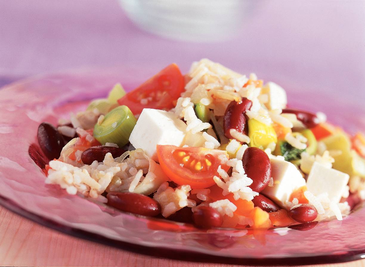 Bonenchili met witte kaasblokjes