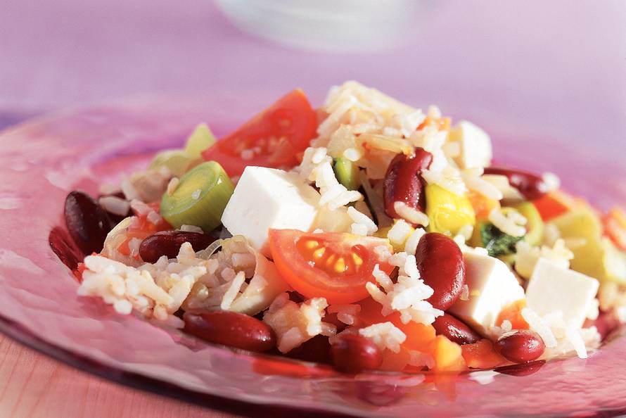 Bonenchili met witte kaasblokjes