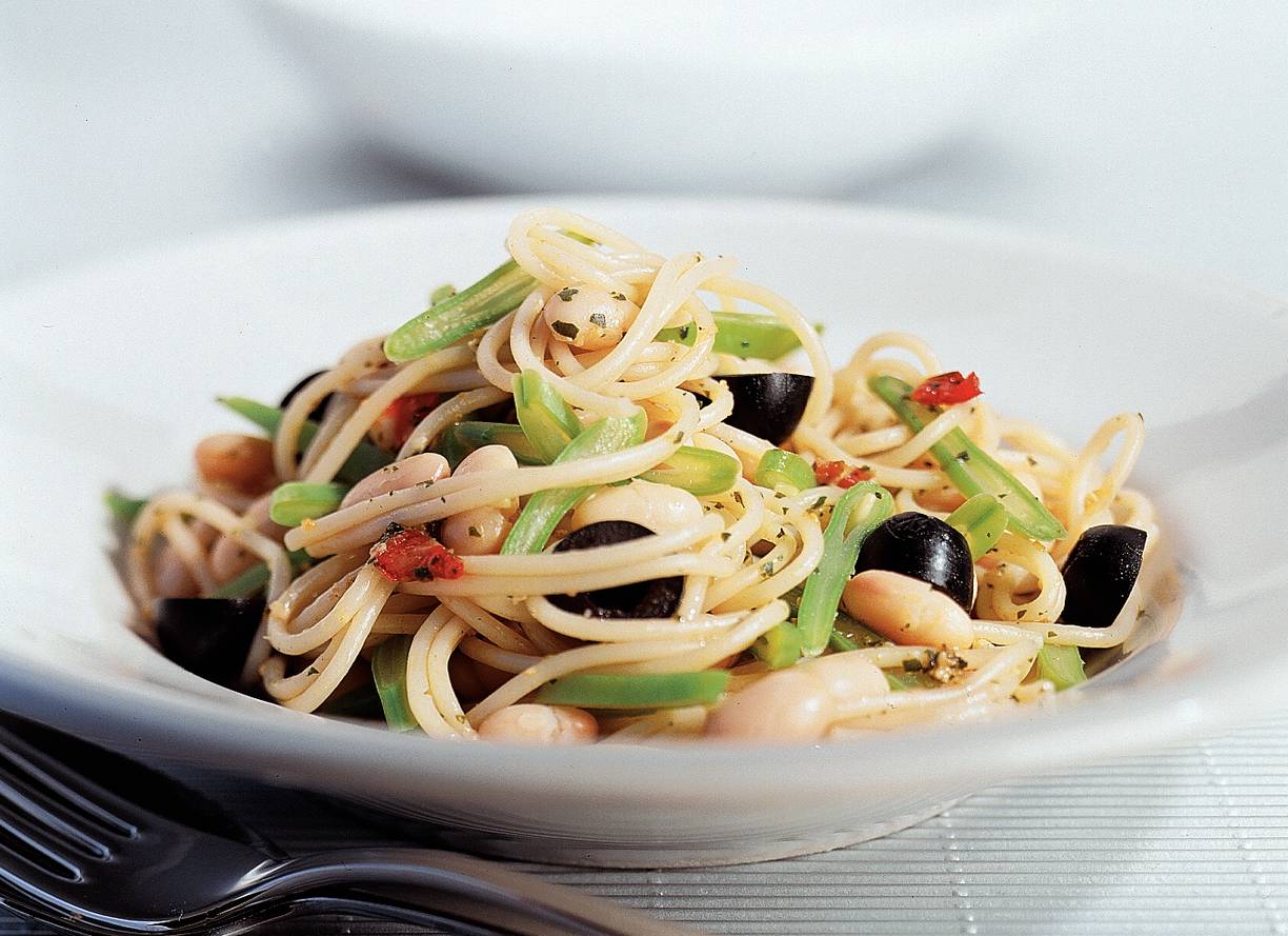 Spaghetti met twee kleuren bonen