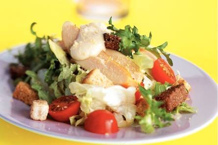 Maaltijdsalade met gerookte kip