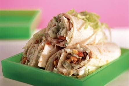 Tortilla's met kip en noten