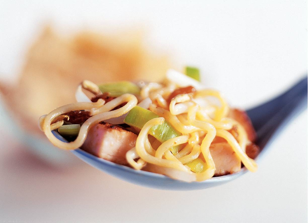 Mie met zoetzure saus