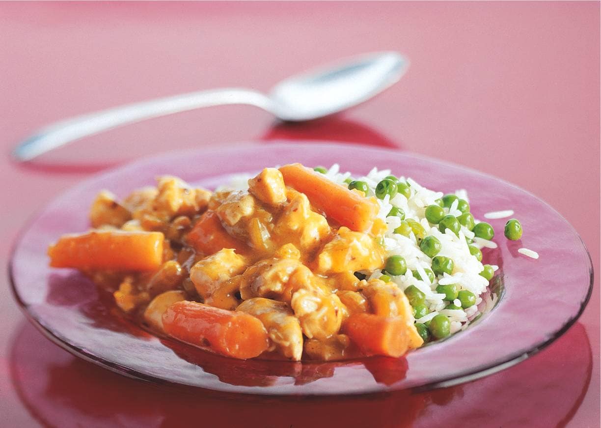 Kip in currykokossaus