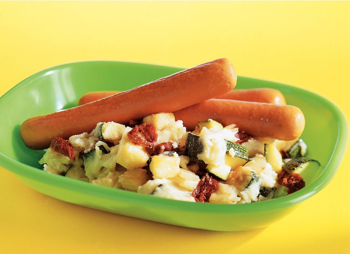 Zomerse stamppot met hotdogs