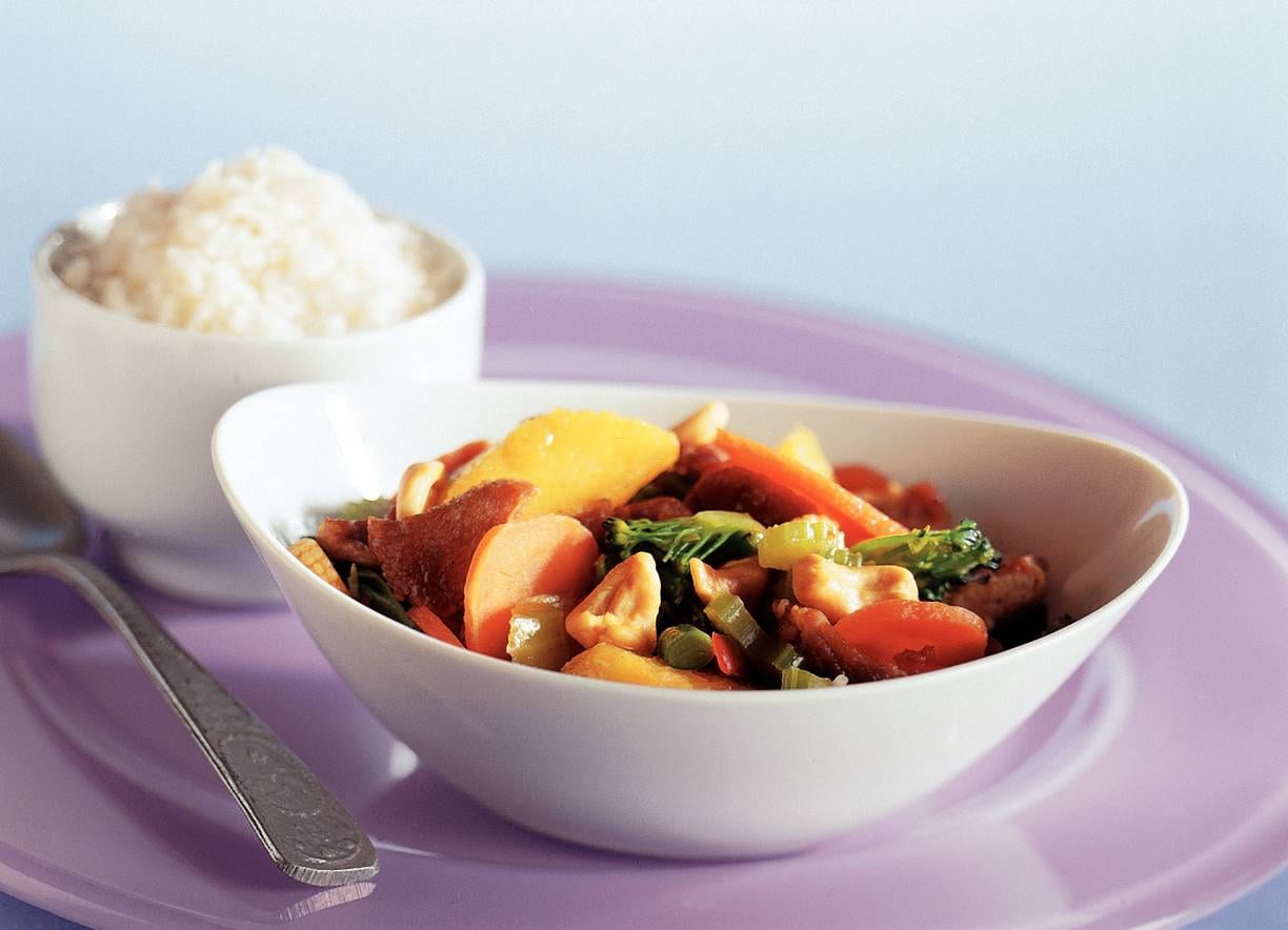 Wokschotel met perzik en rijst