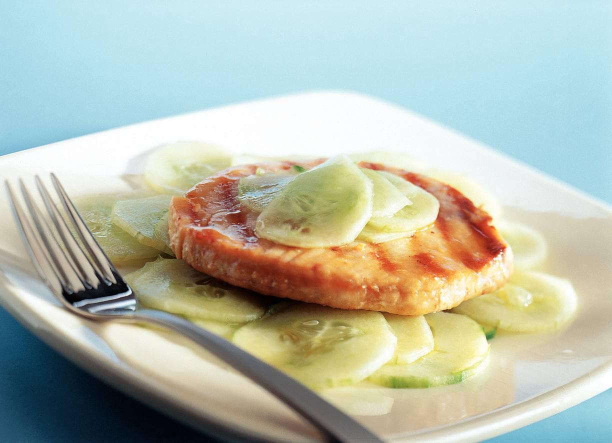 Gegrilde tonijn met komkommersalade