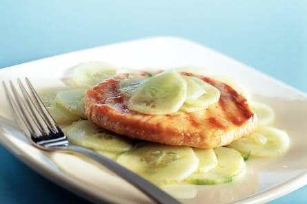 Gegrilde tonijn met komkommersalade