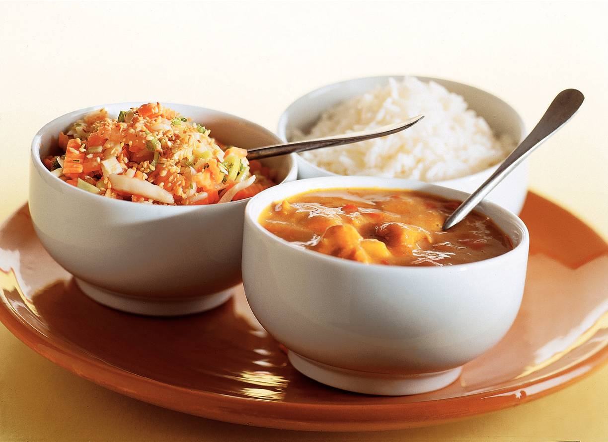 Kipcurry met wortelsalade