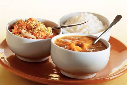 Kipcurry met wortelsalade