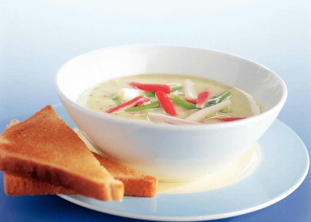 Soep met bosui en surimi