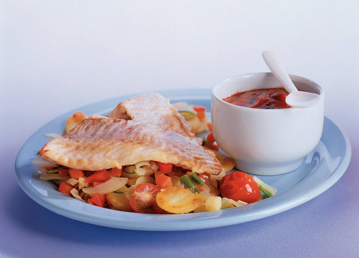 Roodbaarsfilet met mediterane saus