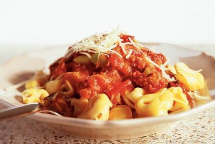 Cappelletti met prei-bolognesesaus