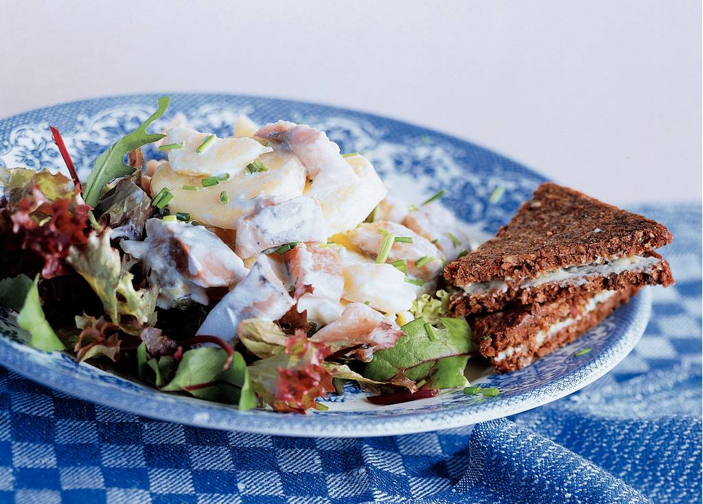 Lauwwarme aardappelsalade met haring - Albert Heijn
