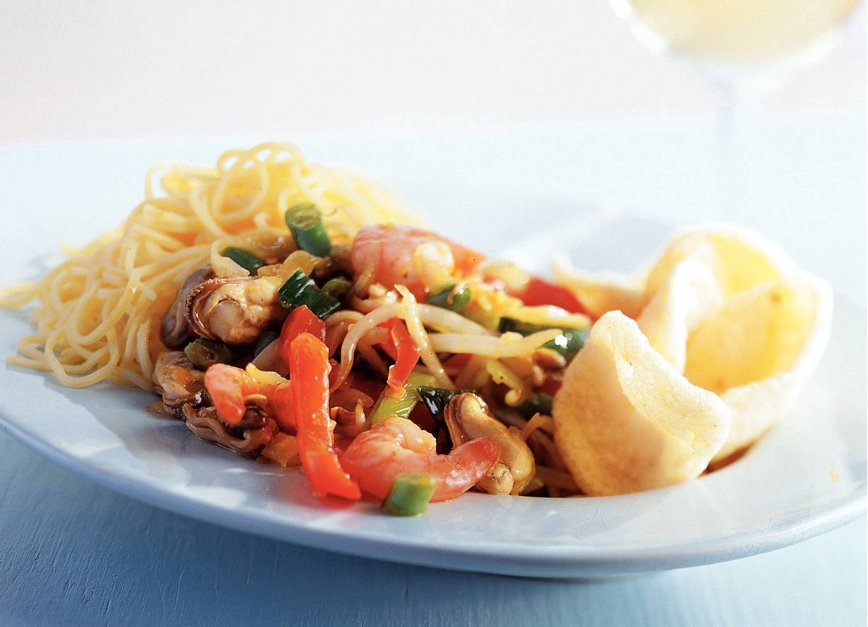 Mie met kerriemosselen