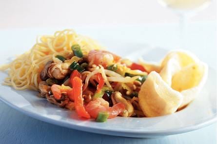 Mie met kerriemosselen
